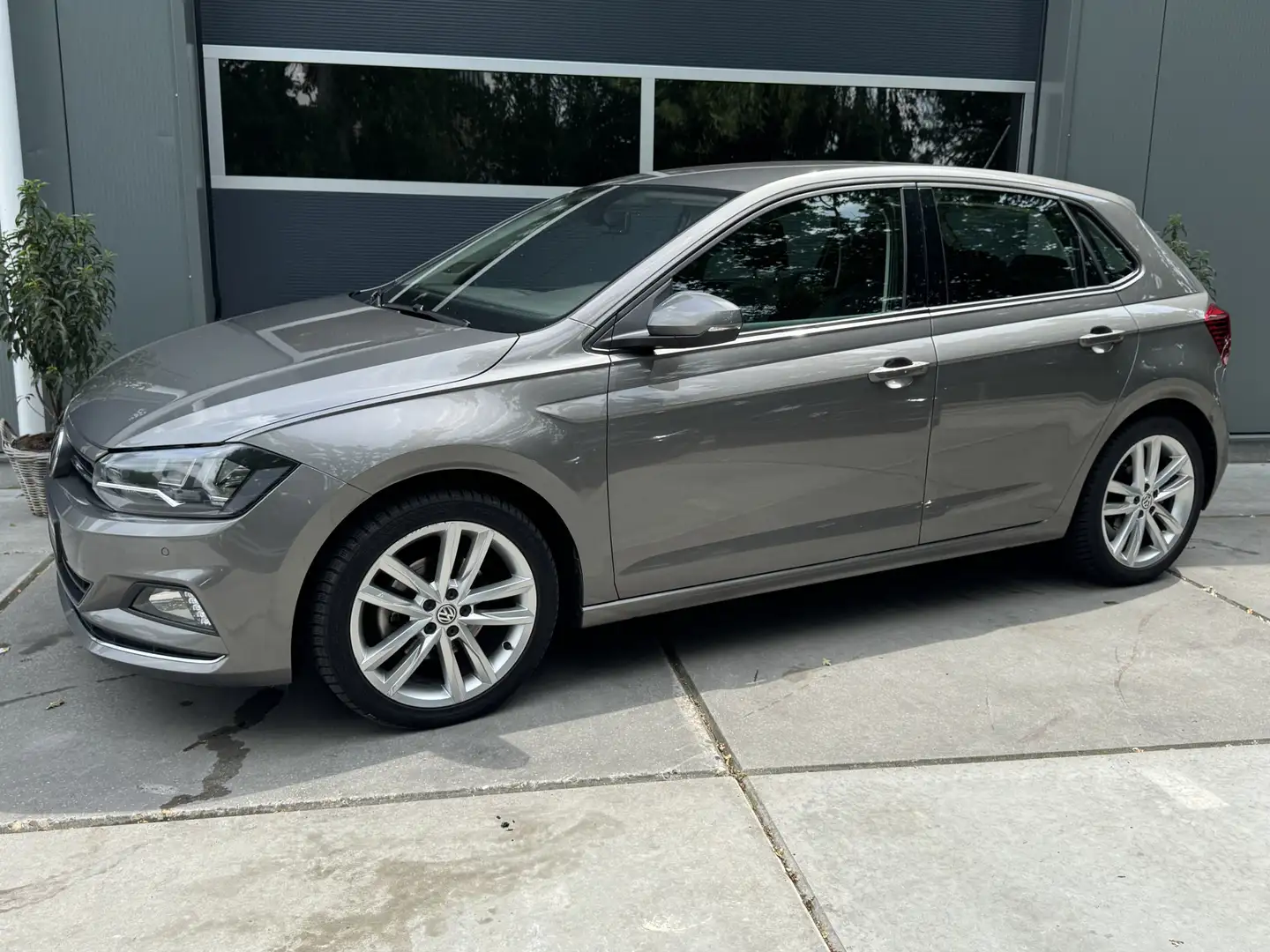 Volkswagen Polo 1.0 TSI 115PK DSG Highline Virtual Cockpit Climate Grau - 2