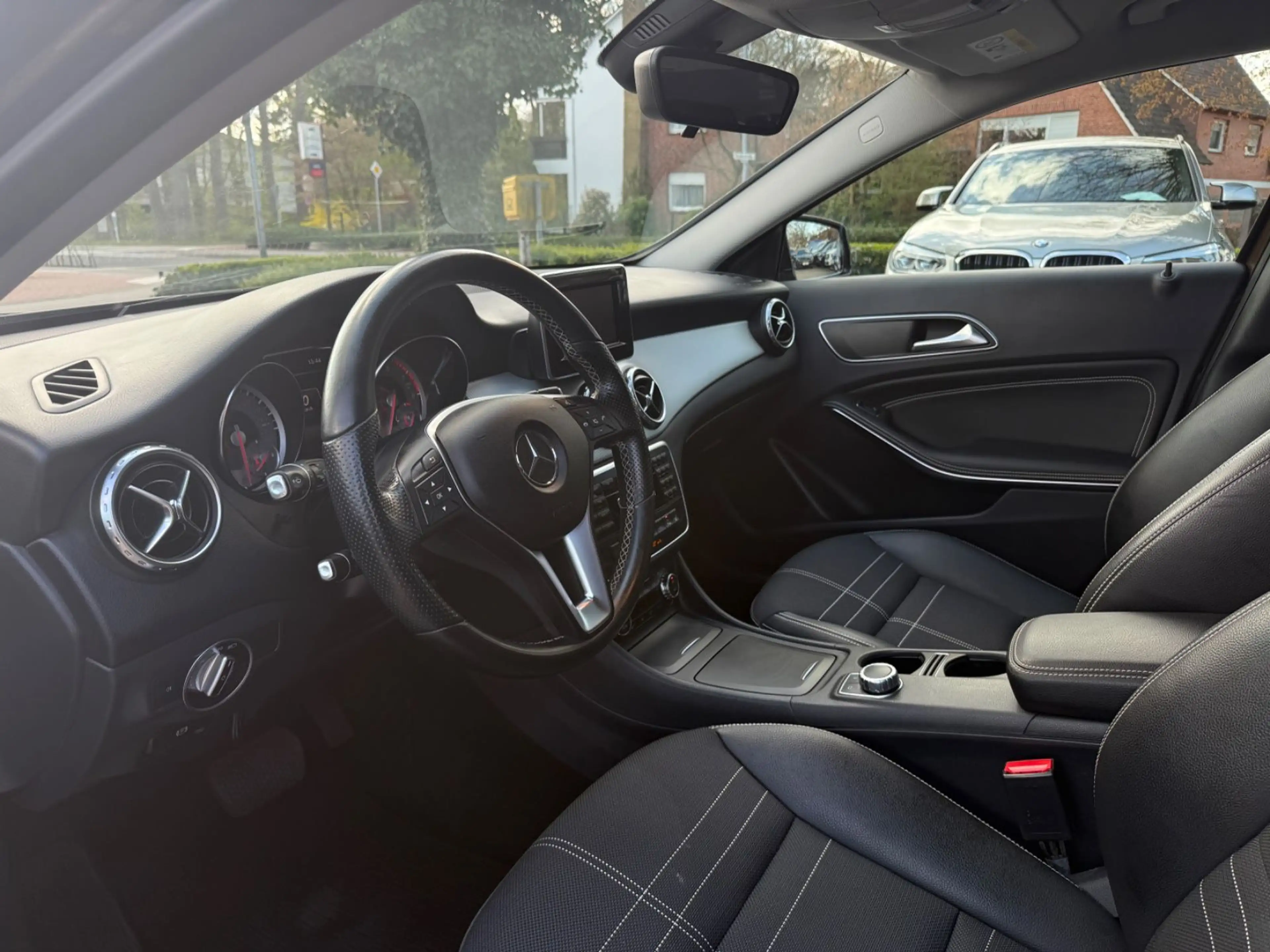 Mercedes-Benz GLA 200 *LED*XENON*SHZ*PDC*NAVI* — photo 13
