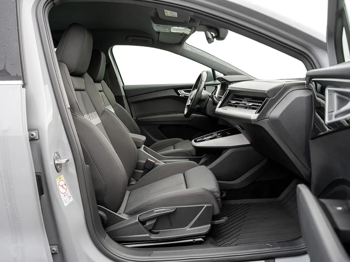 Audi Q4 e-tron 50 quattro Navi LED KAM SHZ Klima Grau - 2