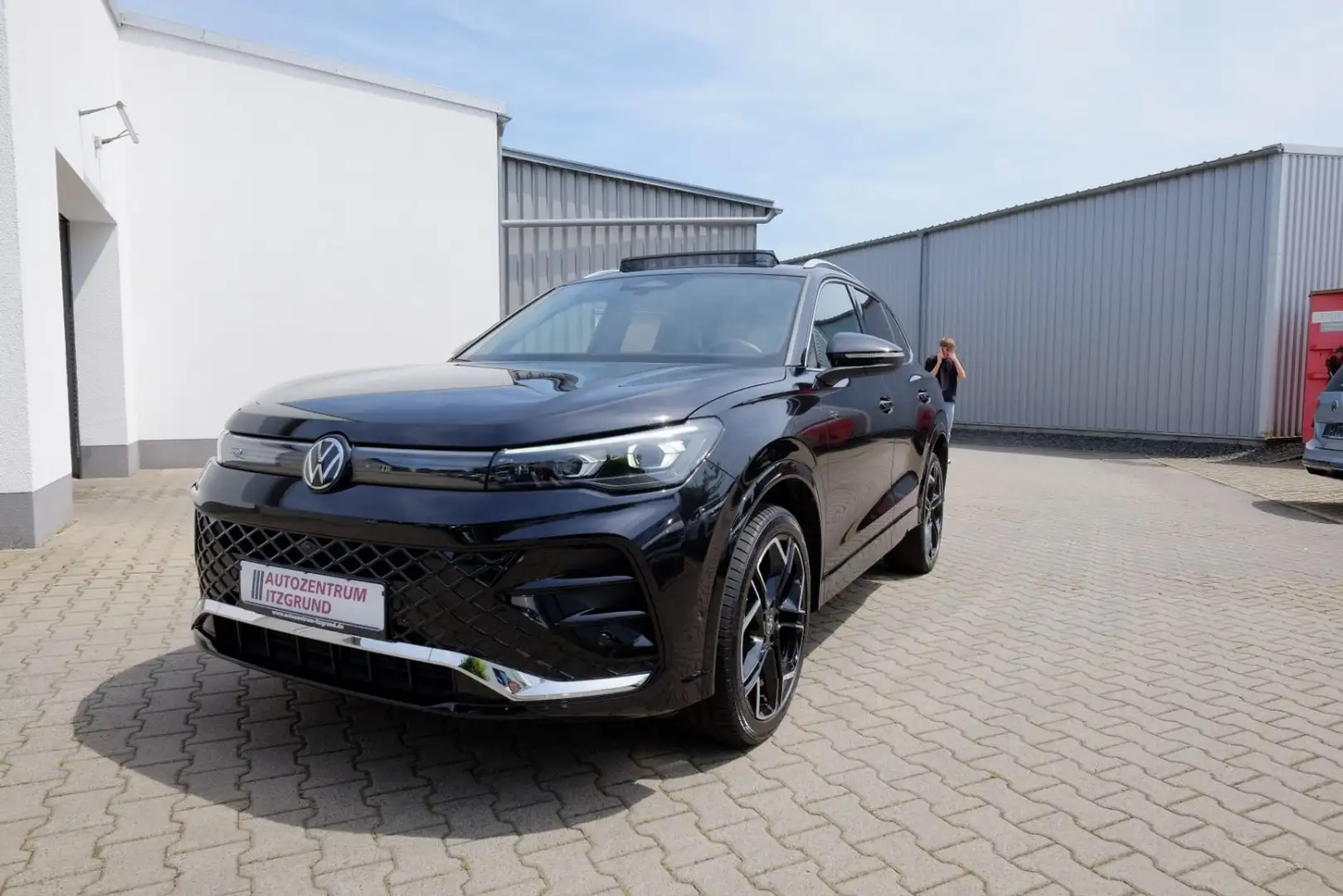 Volkswagen Tiguan 2.0 TDI DSG 4M R-Line 360°/Nav/IDA/Matrix Noir - 1