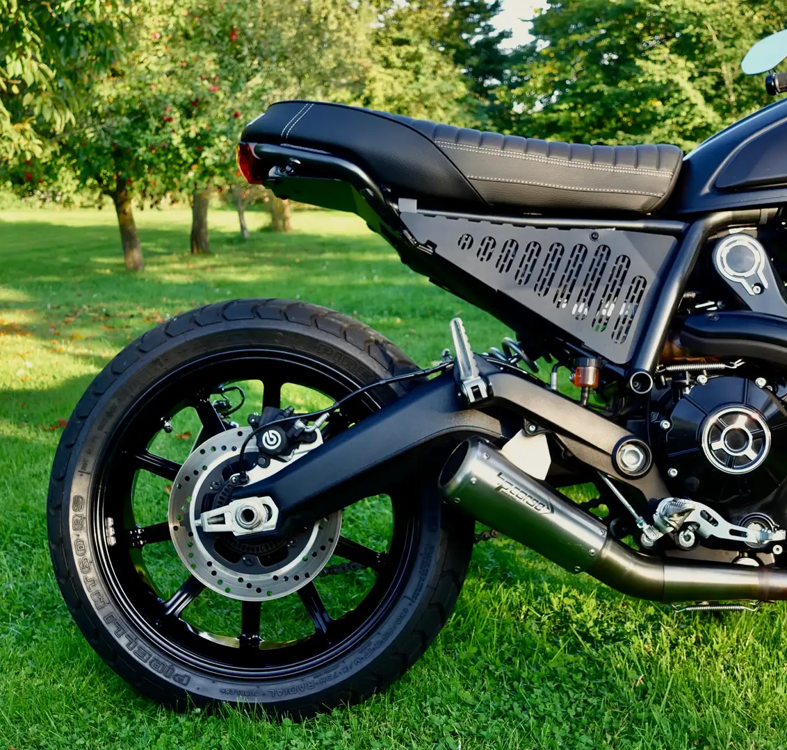 Ducati Scrambler 800 Custom Schwarz - 2