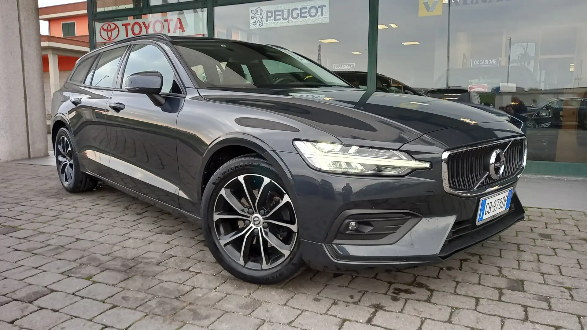 Volvo V60 V60 II  2.0 d3 Business geartronic Grigio - 1