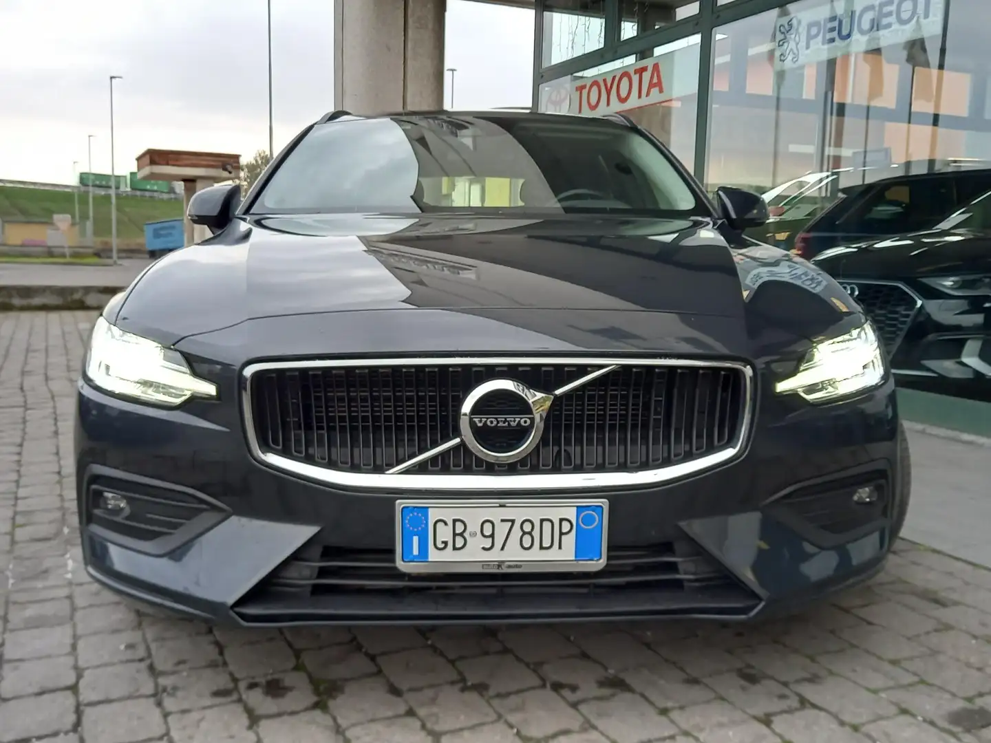 Volvo V60 V60 II  2.0 d3 Business geartronic Grigio - 2