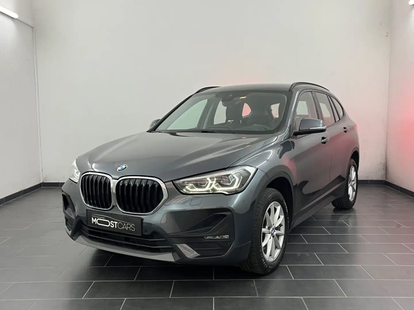 BMW X1 sDrive18d Aut. ***LED | Sportsitze | DrivingAssis Silber - 1
