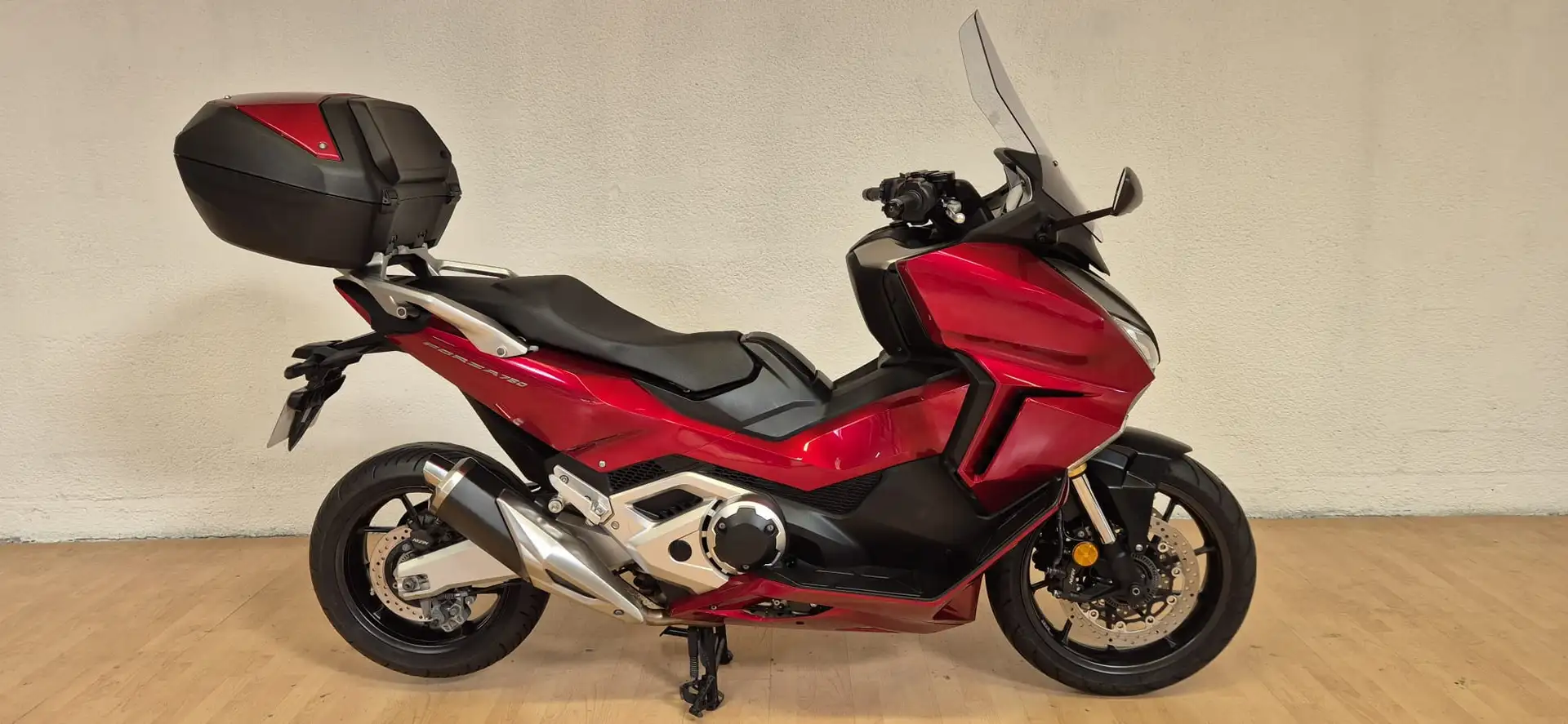 Honda Forza 750 Rouge - 1
