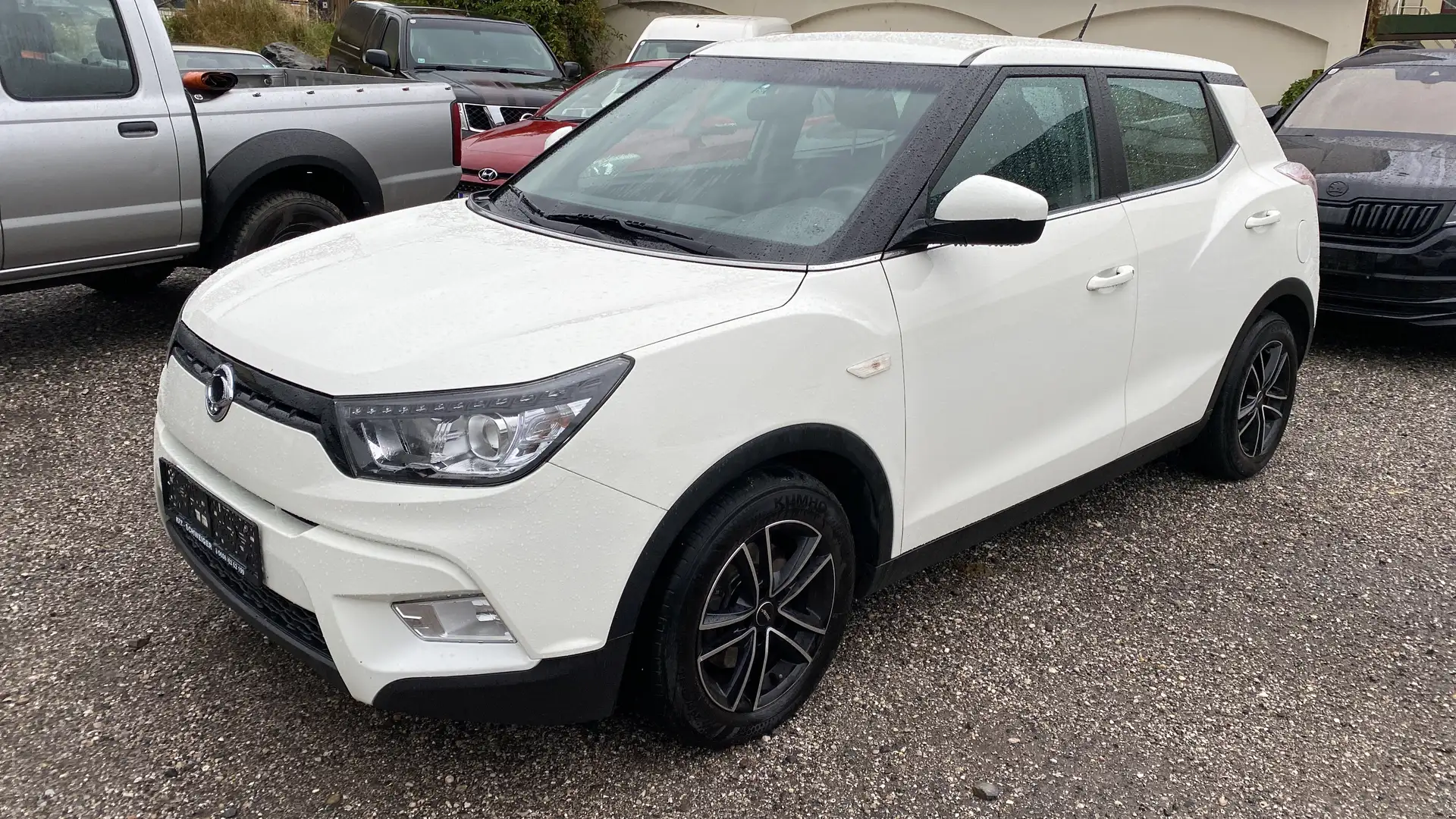 SsangYong Tivoli Tivoli 1,6DS Be AWD Be Weiß - 1