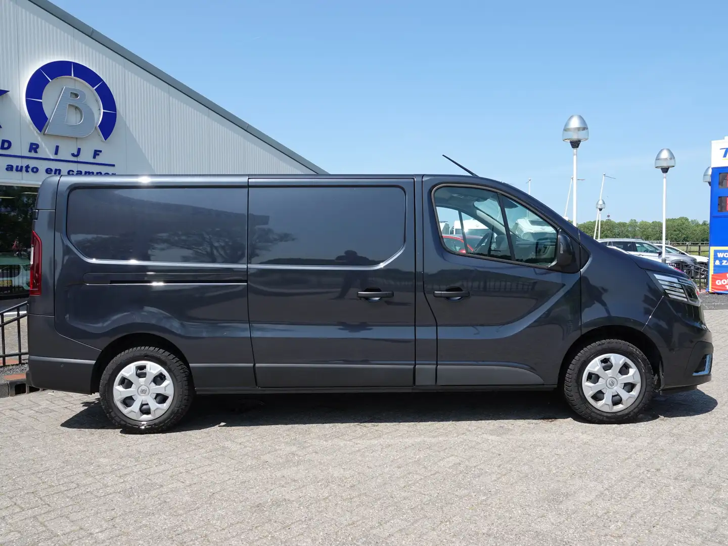Renault Trafic 2.0 dCi 130PK T30 L2H1 Work Ed. TREKH. | NAVI | LE Gris - 2