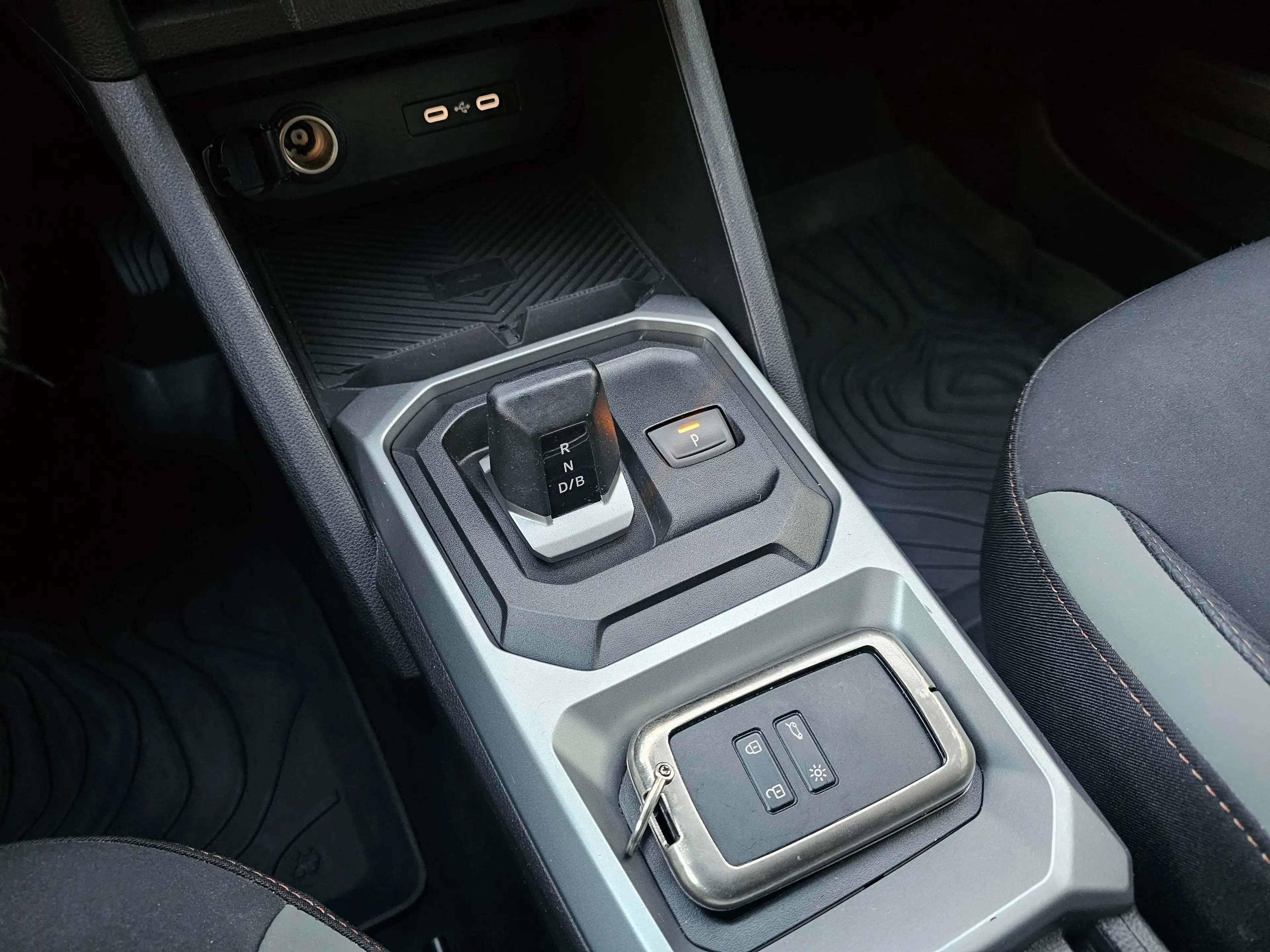 Dacia Duster Extreme hybrid — photo 13