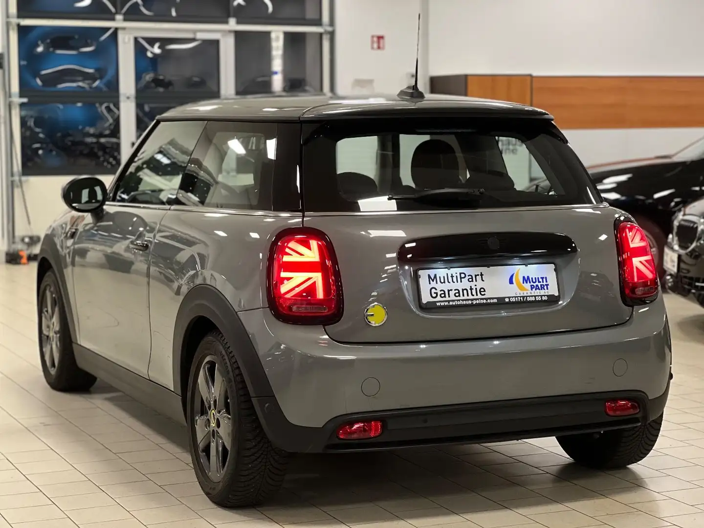 MINI Cooper SE Essential Trim DrivAss/SportSitze/Temp Grau - 2