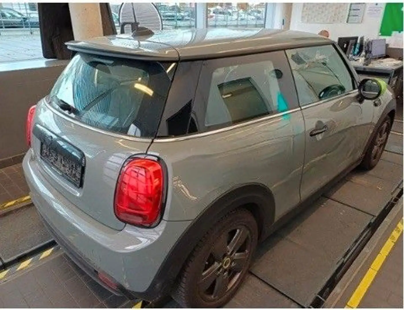 MINI Cooper SE Essential Trim DrivAss/SportSitze/Temp Grau - 2