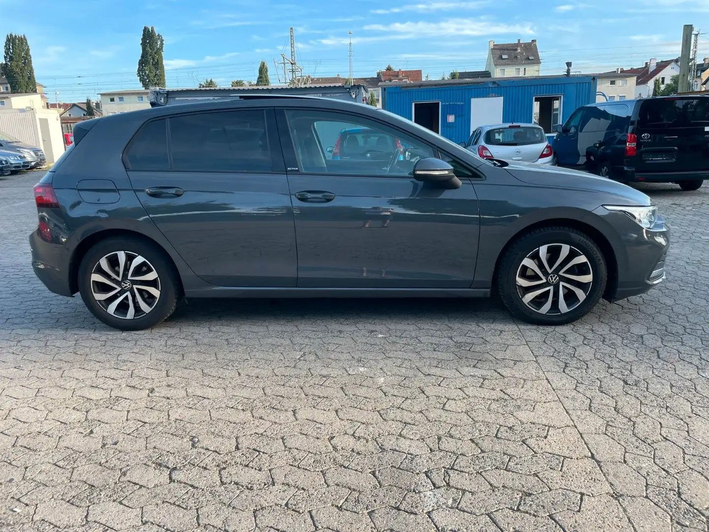 Volkswagen Golf VIII 2,0 TDI . Active/LED/Bi-Xenon/Panorama Grau - 2