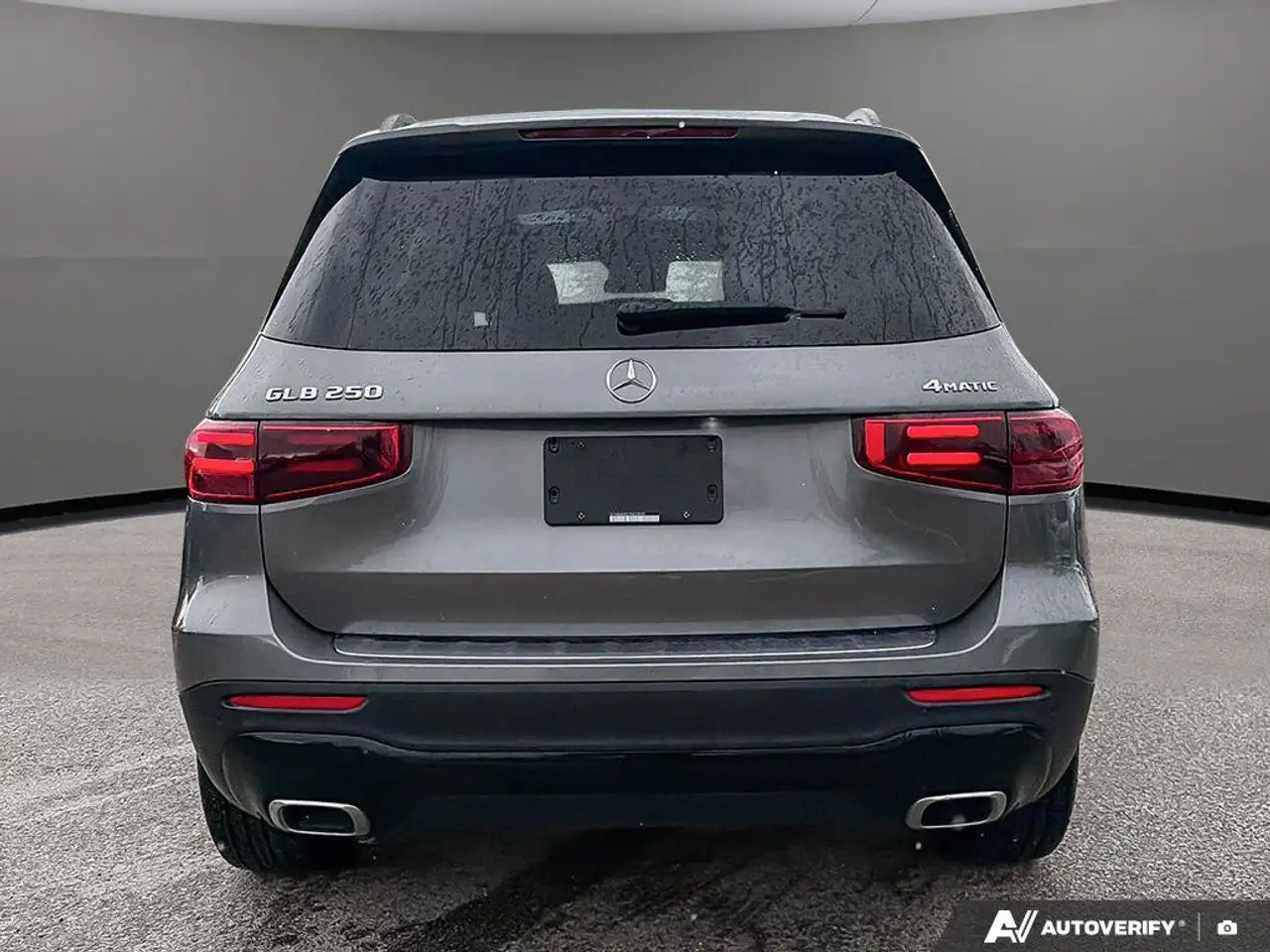 Mercedes-Benz GLB снимка Mercedes-Benz GLB