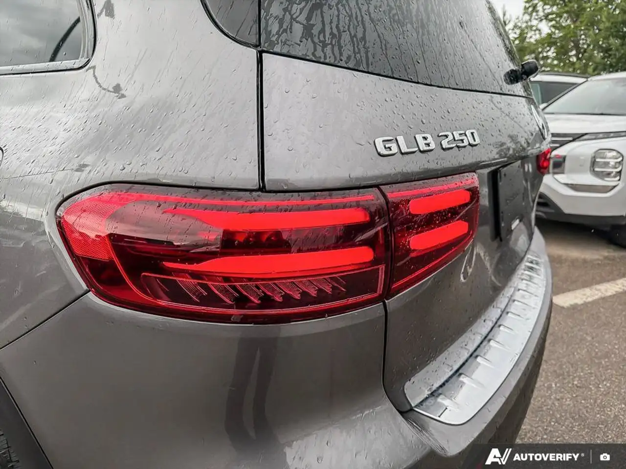 Mercedes-Benz GLB снимка Mercedes-Benz GLB