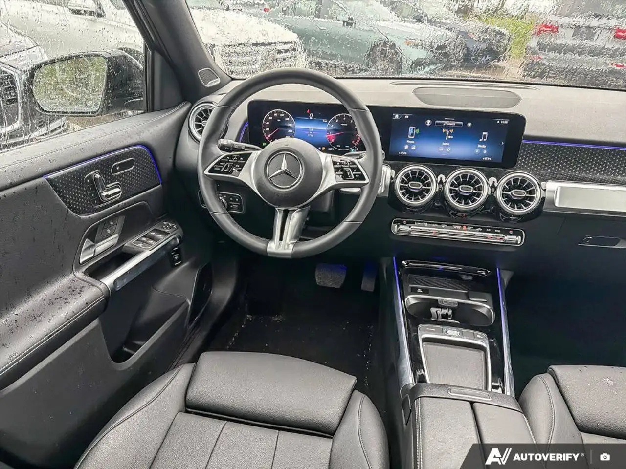 Mercedes-Benz GLB снимка Mercedes-Benz GLB