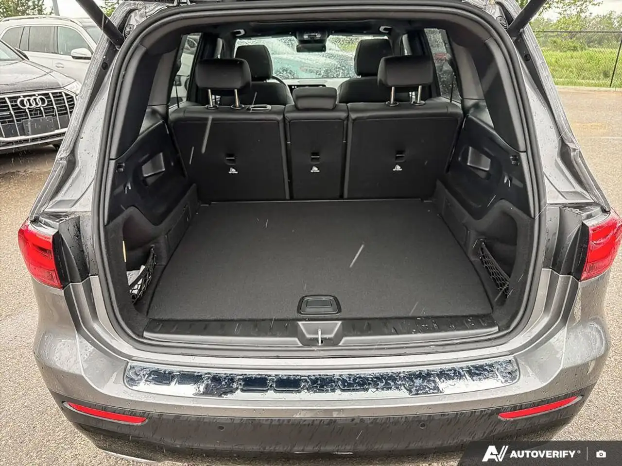 Mercedes-Benz GLB снимка Mercedes-Benz GLB
