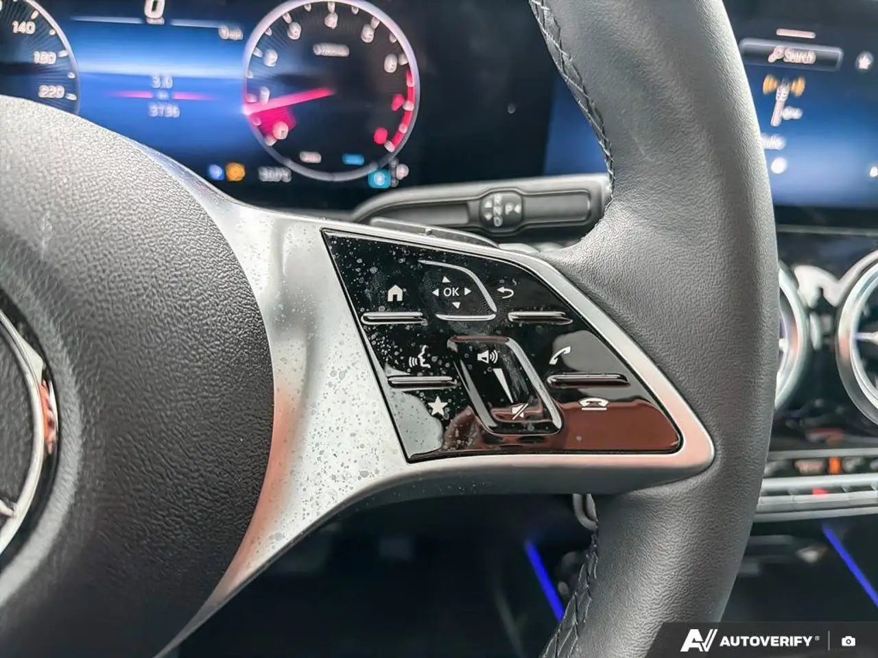 Mercedes-Benz GLB снимка Mercedes-Benz GLB