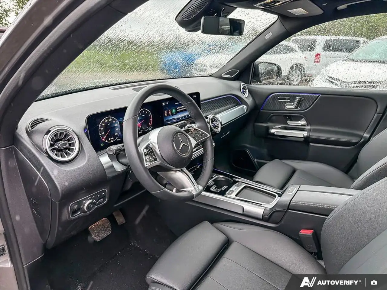 Mercedes-Benz GLB снимка Mercedes-Benz GLB