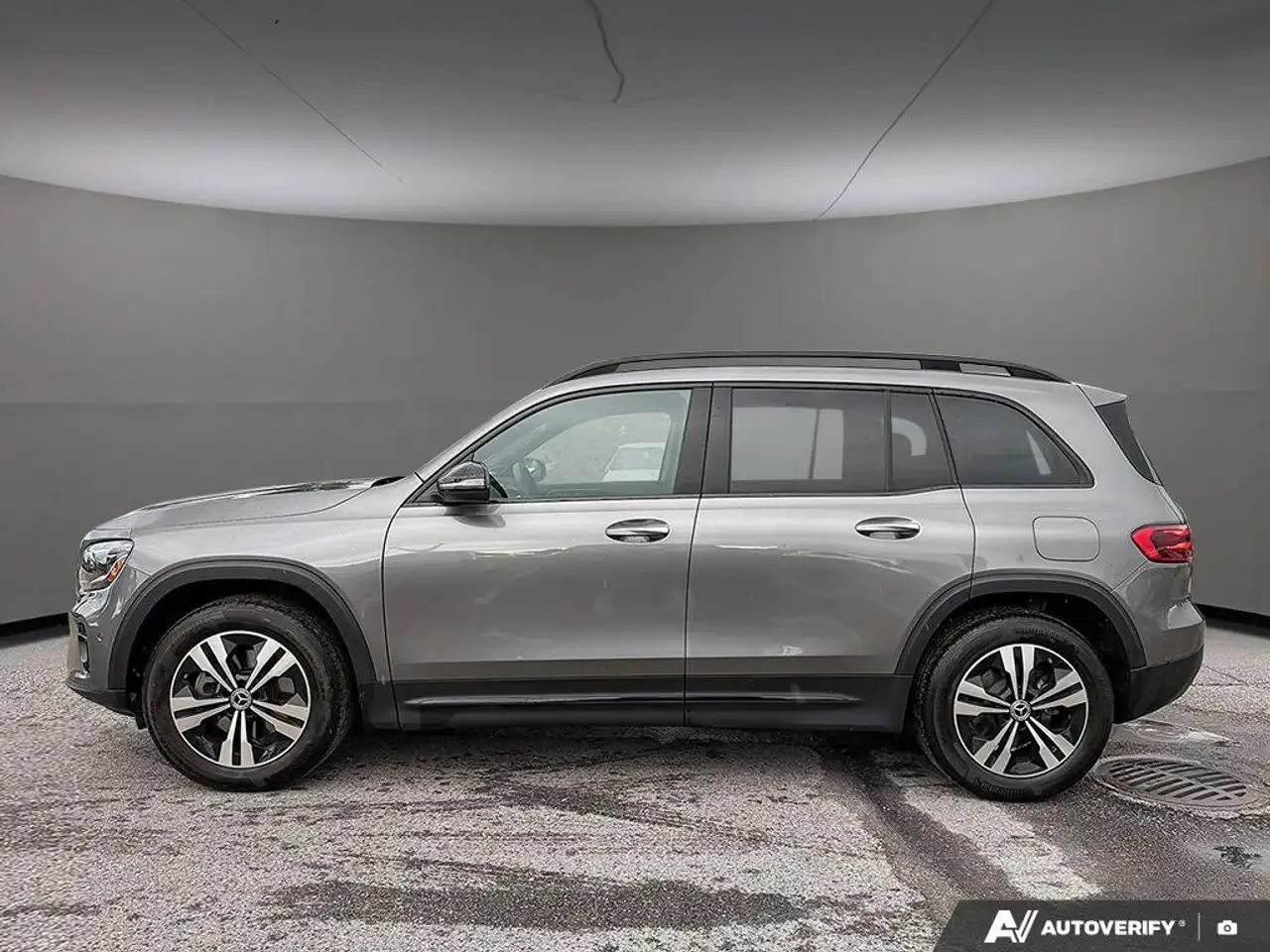 Mercedes-Benz GLB снимка Mercedes-Benz GLB
