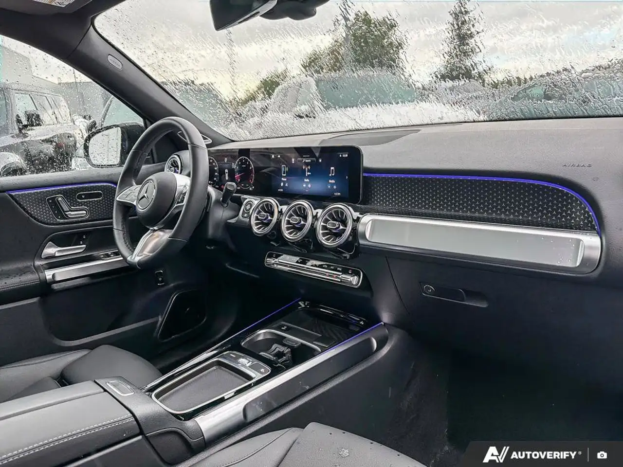 Mercedes-Benz GLB снимка Mercedes-Benz GLB