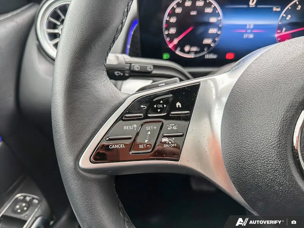 Mercedes-Benz GLB снимка Mercedes-Benz GLB