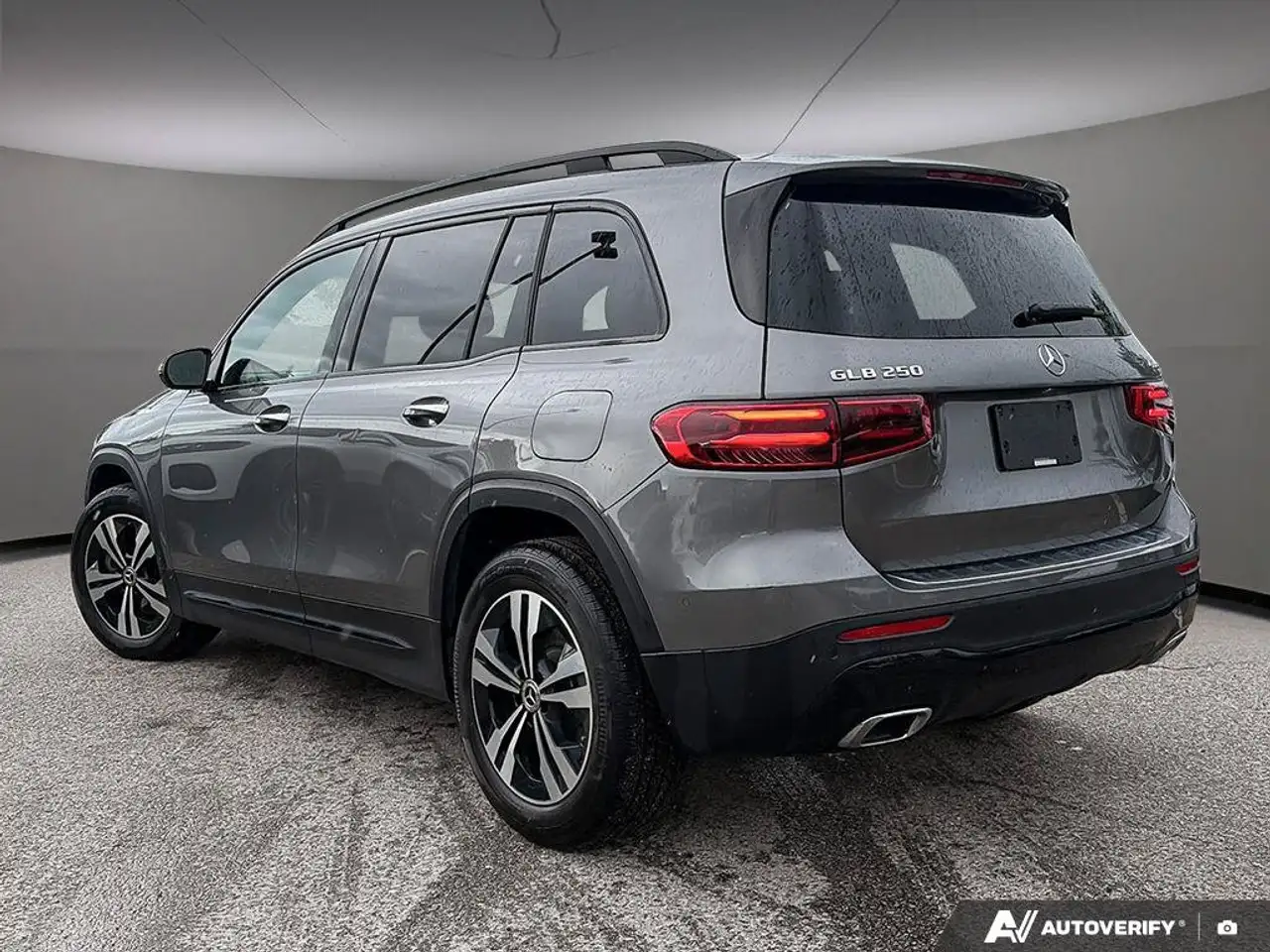 Mercedes-Benz GLB снимка Mercedes-Benz GLB