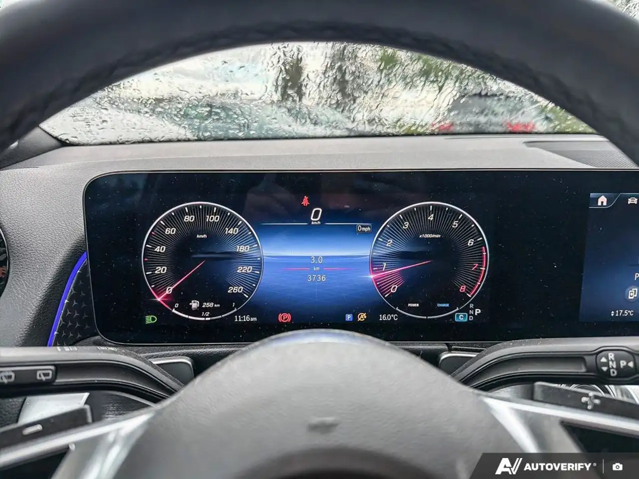 Mercedes-Benz GLB снимка Mercedes-Benz GLB
