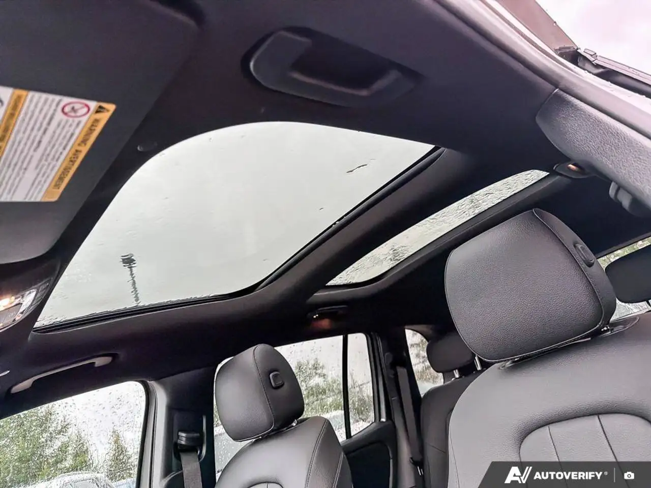 Mercedes-Benz GLB снимка Mercedes-Benz GLB