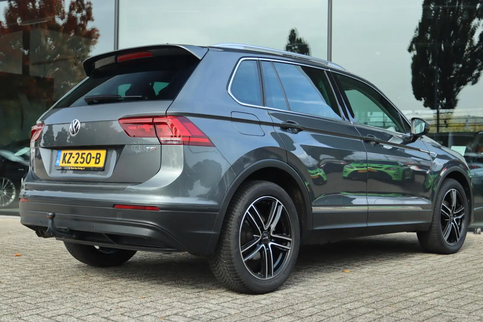 Volkswagen Tiguan 1.4 TSI CONNECTED SERIES | TREKHAAK | CARPLAY | CR Gris - 2
