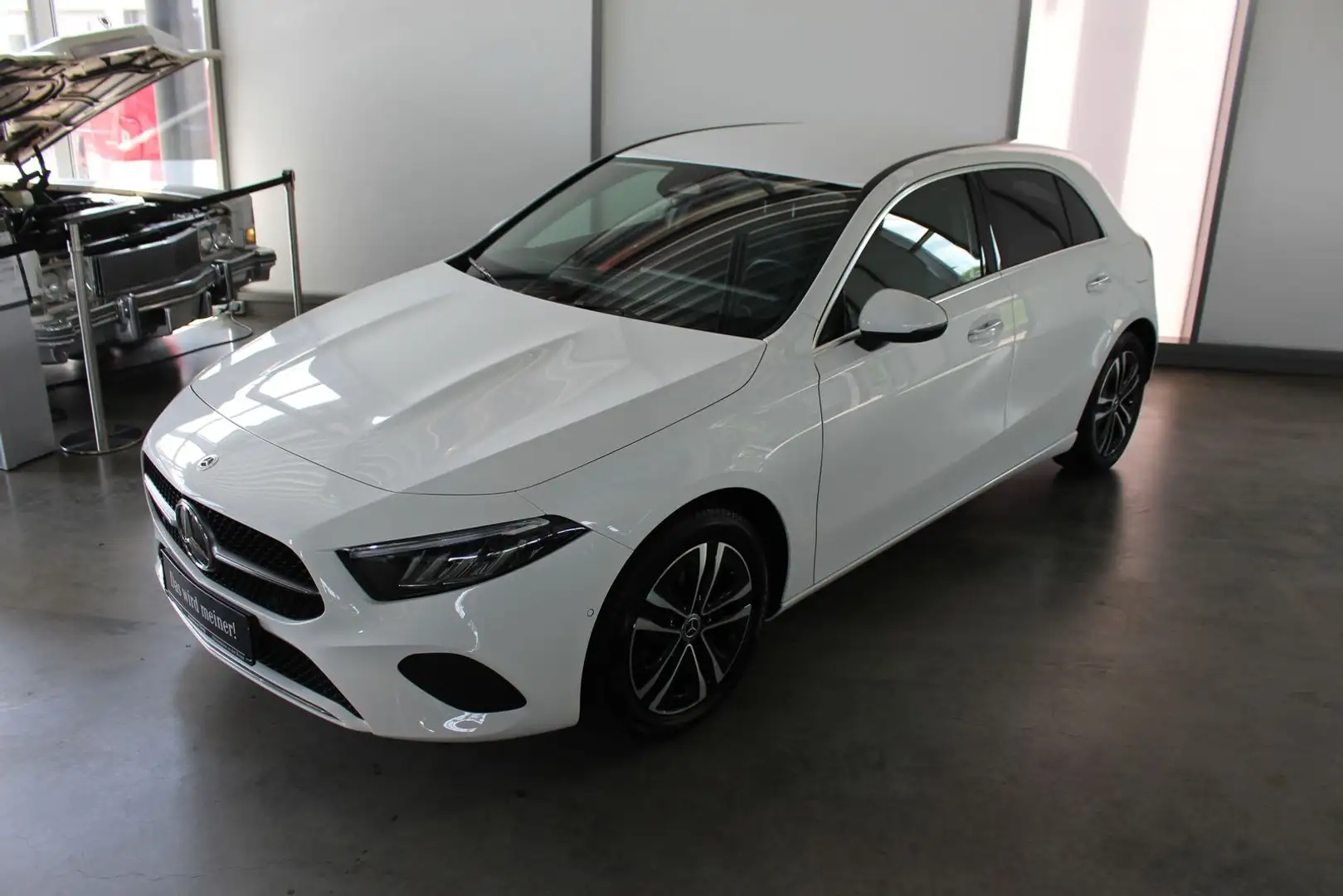 Mercedes-Benz A 200 Progressive Kamera Ambiente MBUX LED SHZ Blanc - 1