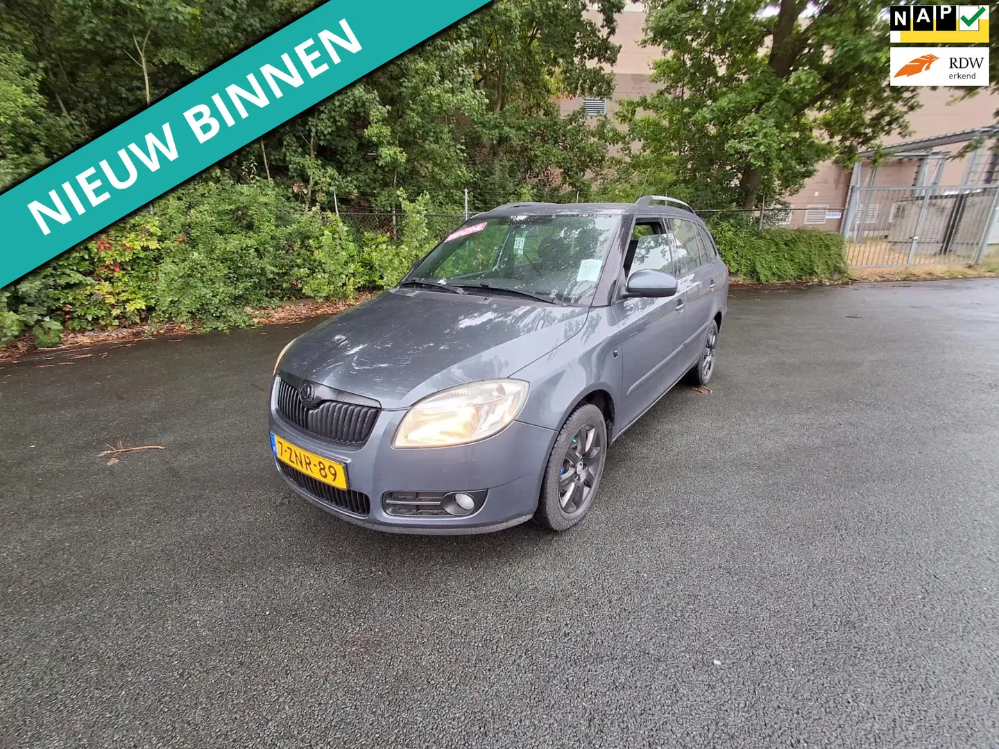 Skoda Fabia Combi 1.2-12V Classic LEUKE AUTO RIJDT EN SCHAKELT Grijs - 1