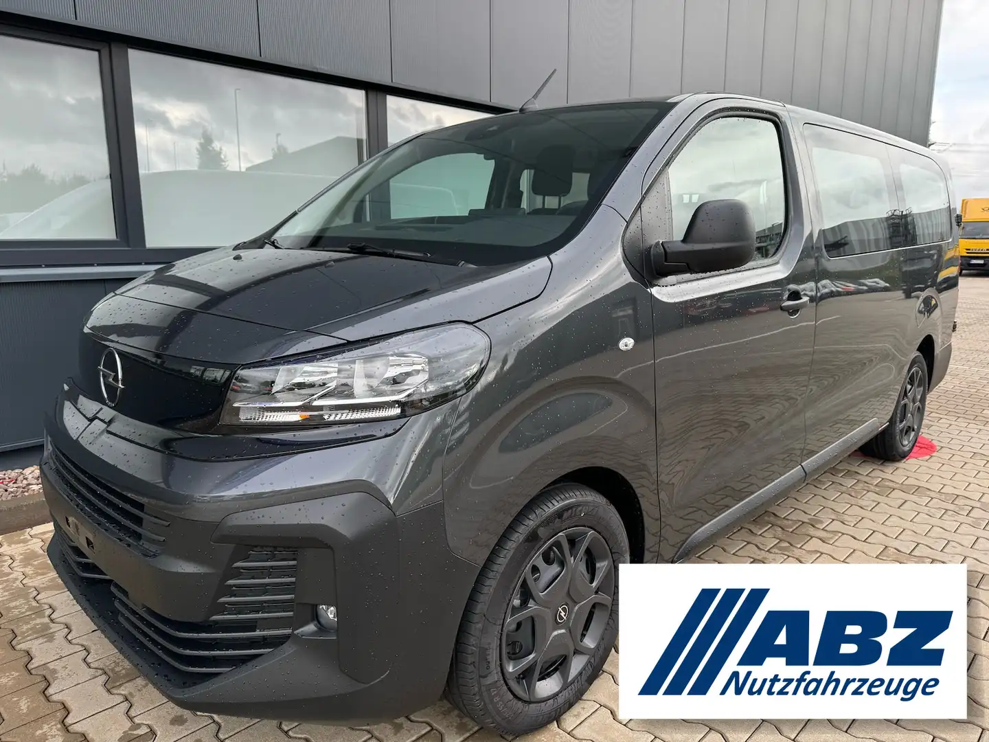 Opel Vivaro lang / 9-Sitzer / 180 PS Automatik Gris - 1