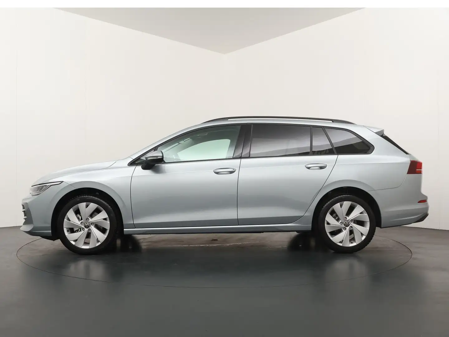Volkswagen Golf Variant Life Business 1.5 TSI 85 kW / 116 pk Variant 6 ver Grijs - 2