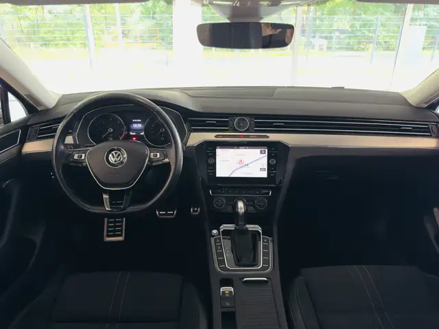Volkswagen Passat Alltrack view 14