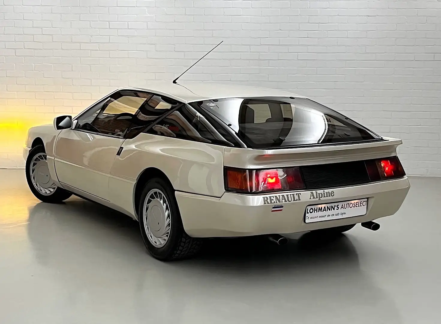Renault Alpine V6 2.5 Turbo  Nacre irisé  Origineel NL & historie Weiß - 2
