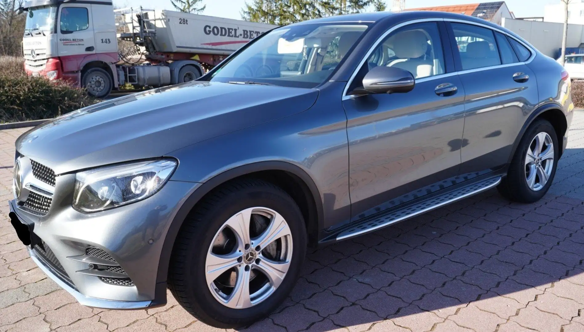 Mercedes-Benz GLC 250 GLC-Coupe Coupe 4Matic 9G-TRONIC AMG Line Silber - 2
