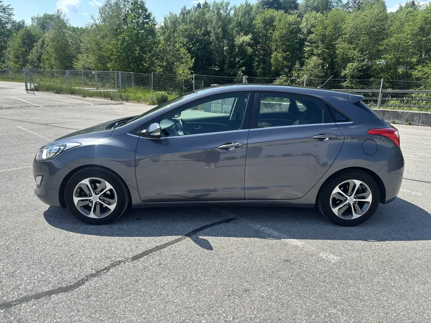 Hyundai i30 1,4 CRDi Comfort Grau - 2