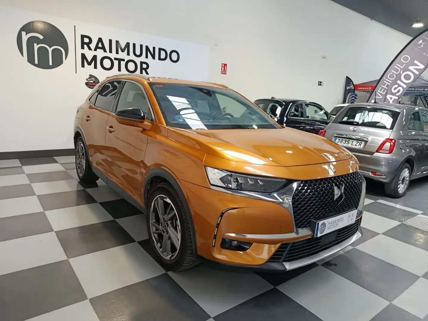 DS Automobiles DS 7 Crossback E-TENSE 4X4 300CV Orange - 2