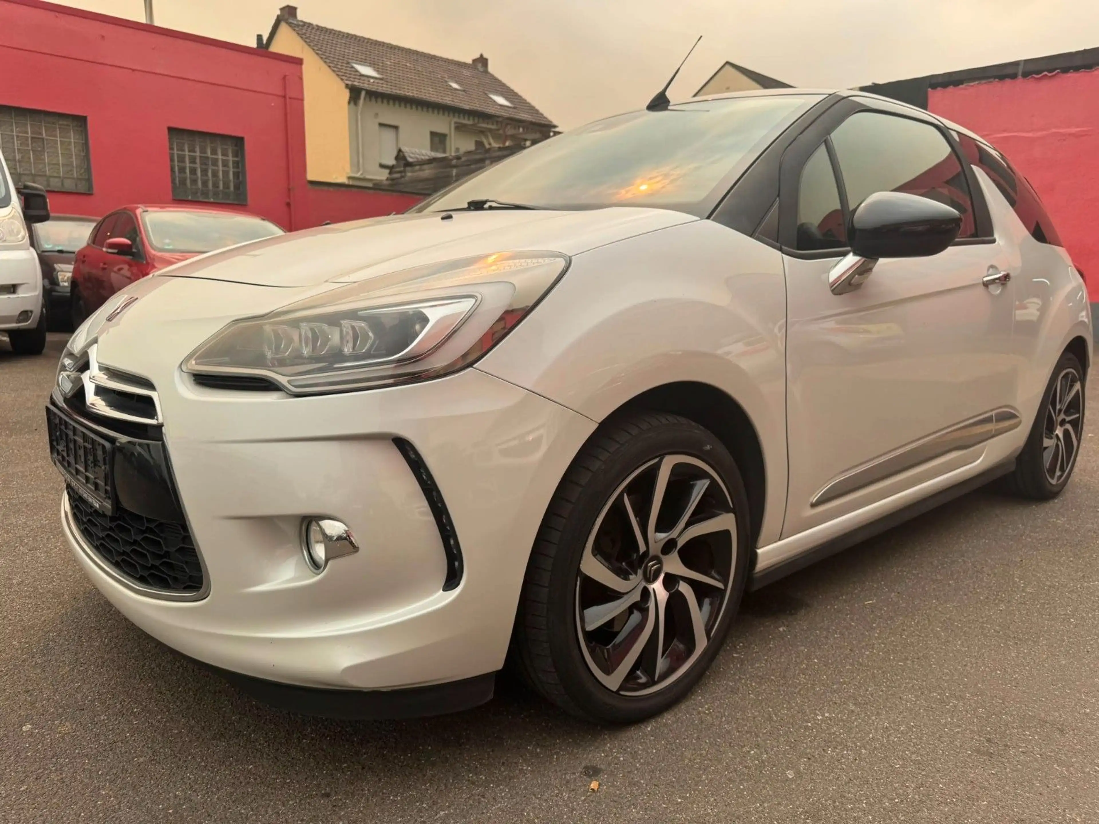 DS Automobiles DS 3 THP 165 Stop&Start SportChic Cabrio — photo 11