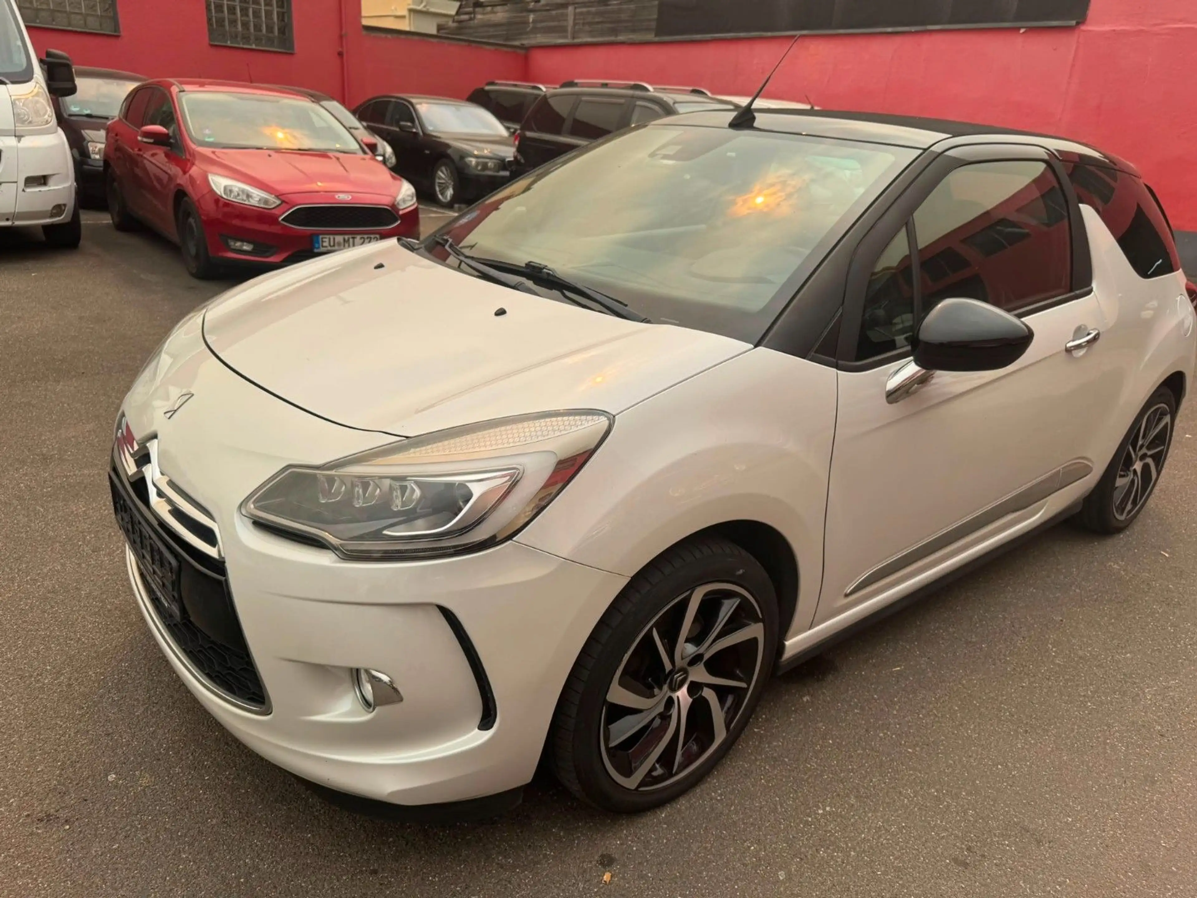 DS Automobiles DS 3 THP 165 Stop&Start SportChic Cabrio — photo 10