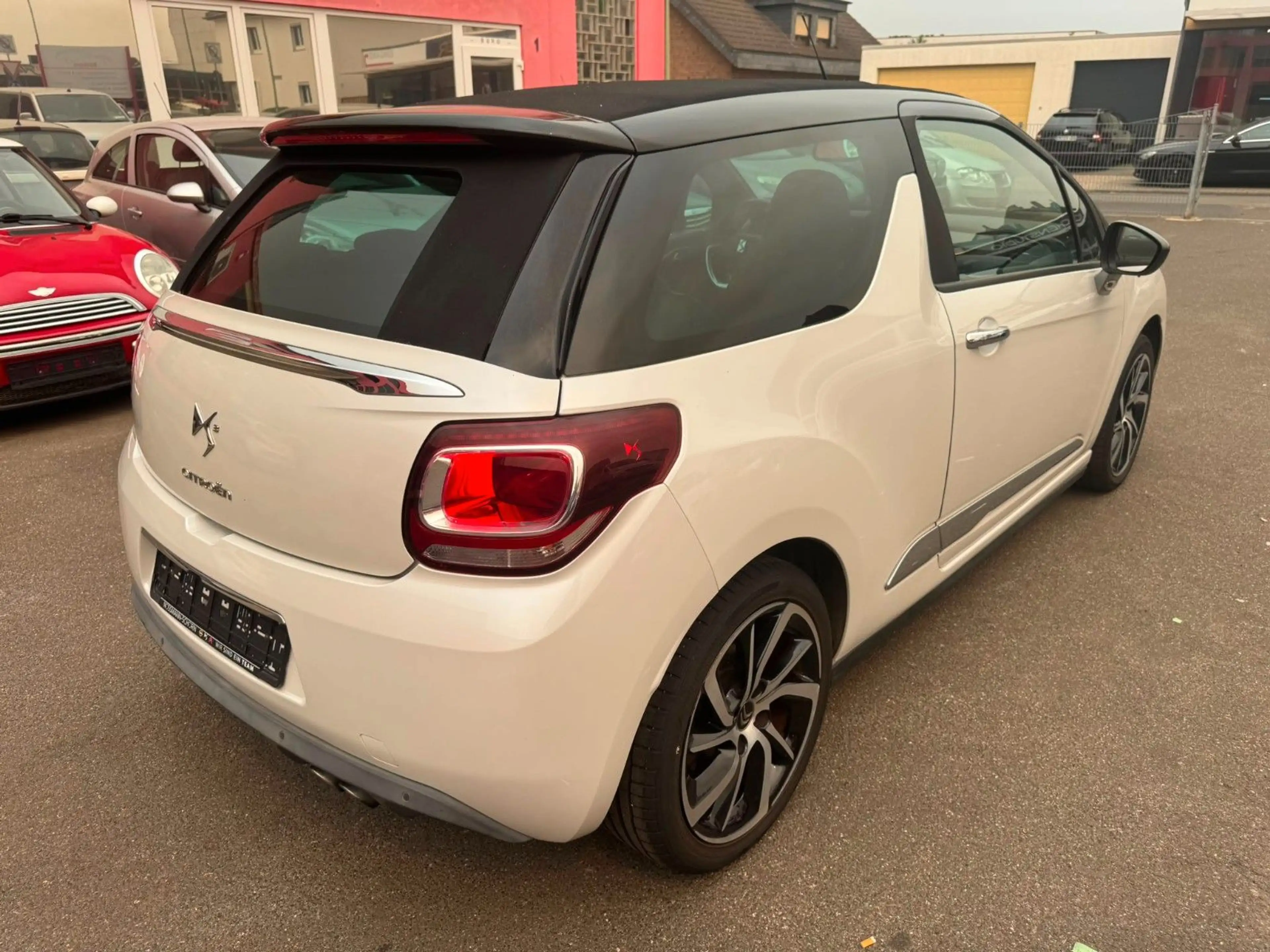 DS Automobiles DS 3 THP 165 Stop&Start SportChic Cabrio — photo 4