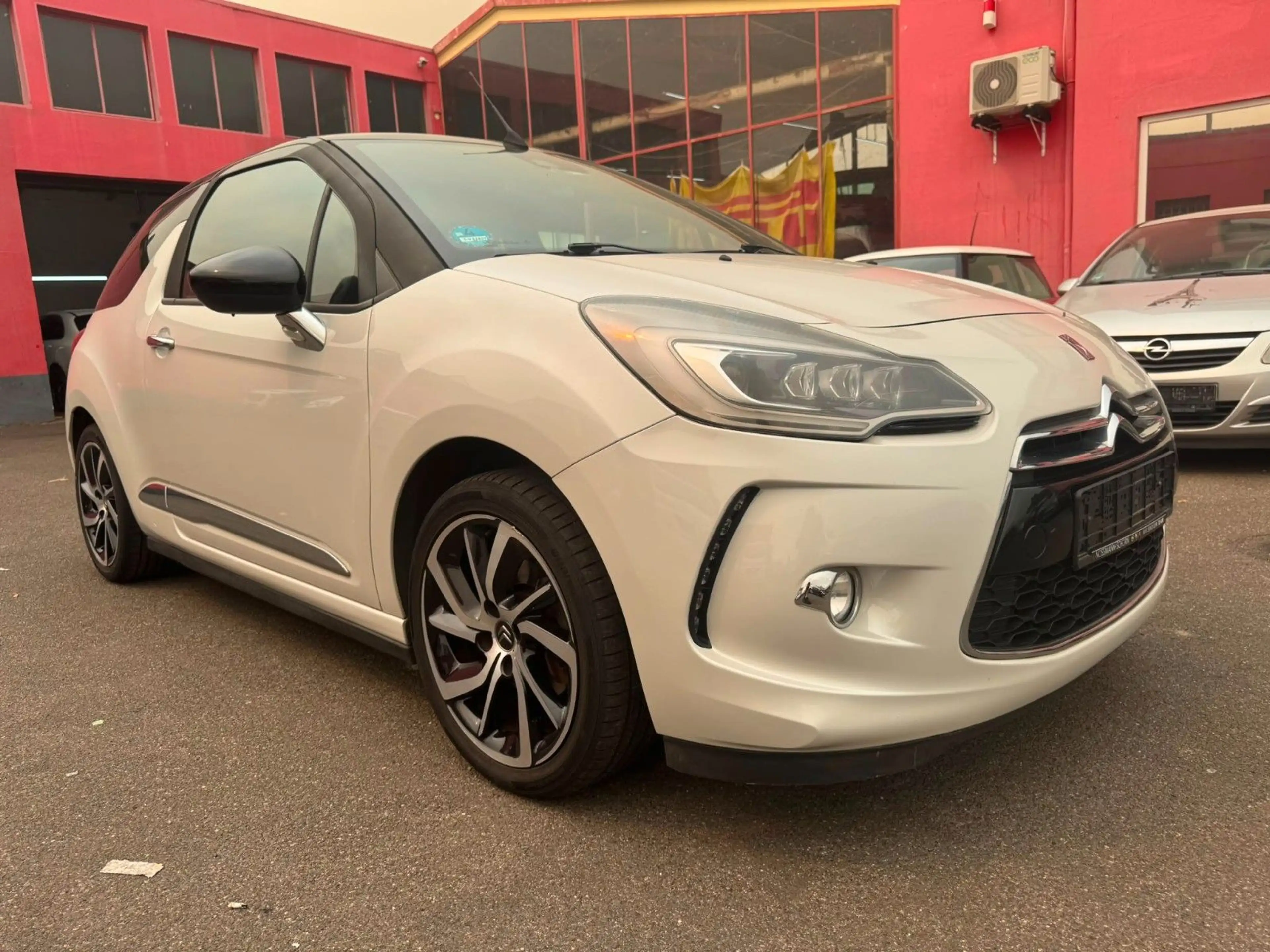 DS Automobiles DS 3 THP 165 Stop&Start SportChic Cabrio — photo 15