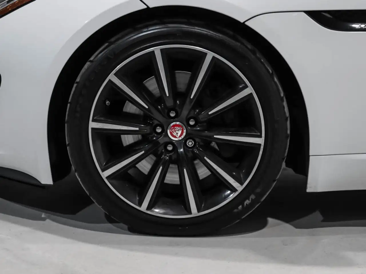 Jaguar F-Type снимка Jaguar F-Type
