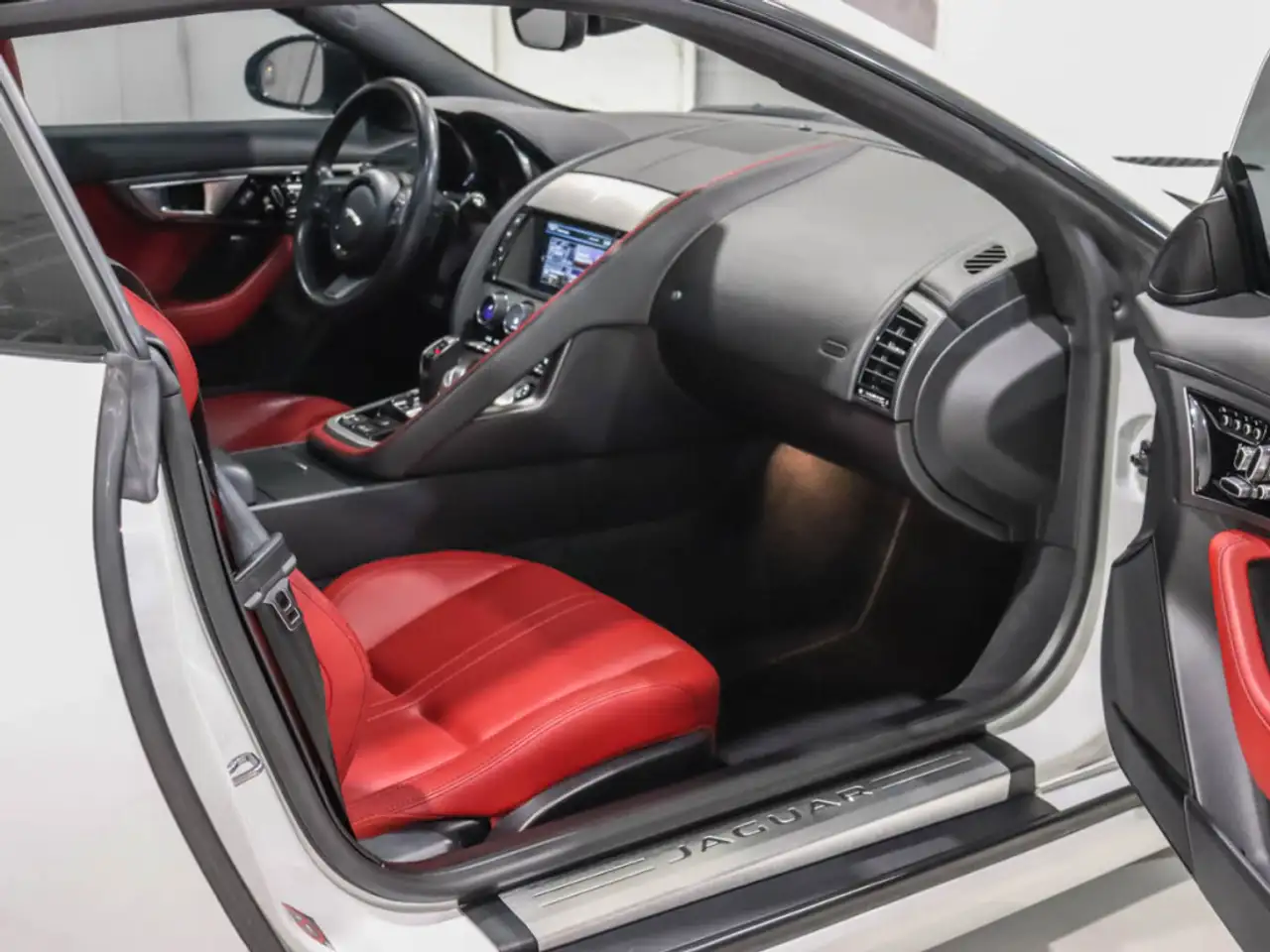 Jaguar F-Type снимка Jaguar F-Type