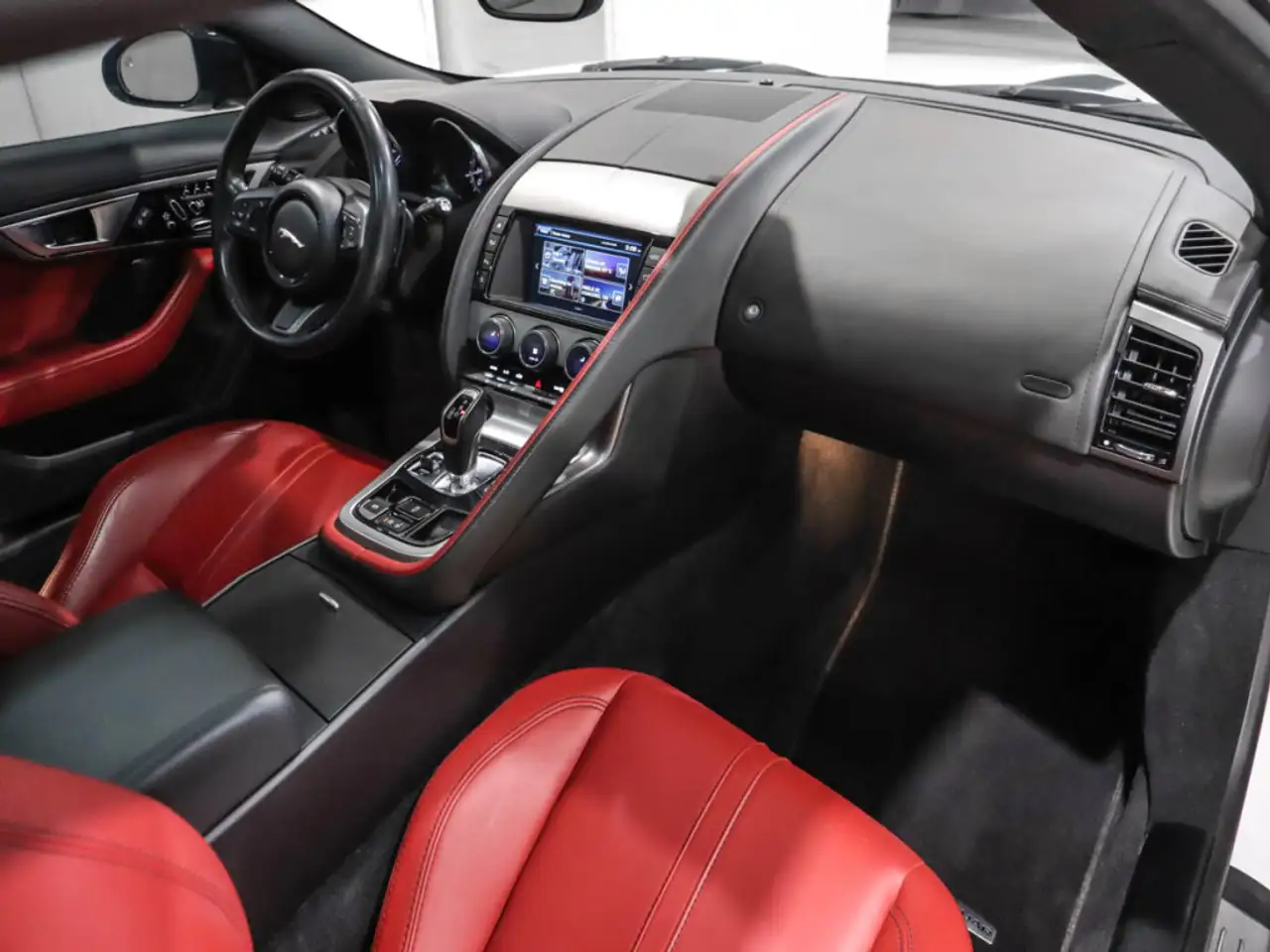 Jaguar F-Type снимка Jaguar F-Type