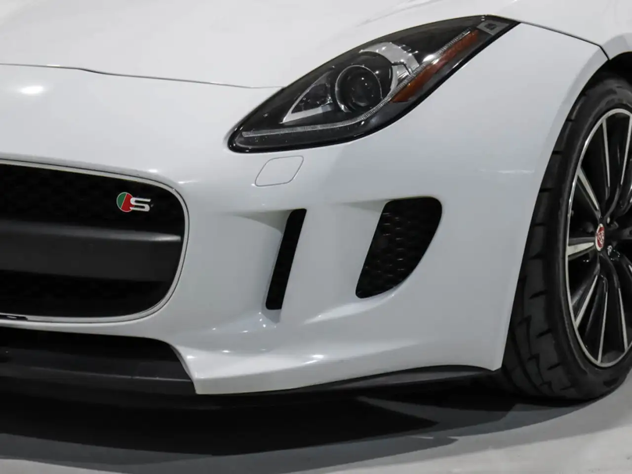Jaguar F-Type снимка Jaguar F-Type