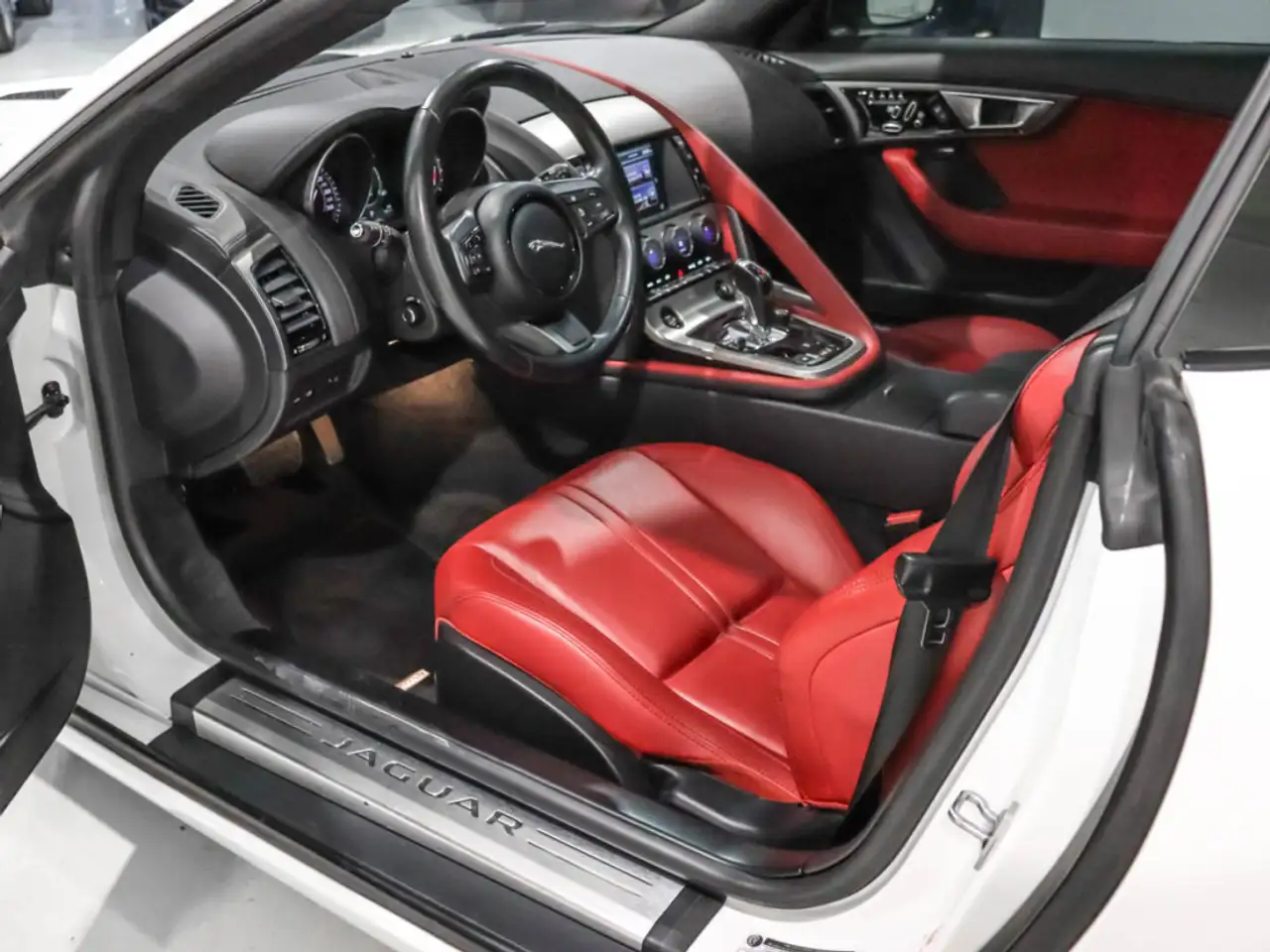 Jaguar F-Type снимка Jaguar F-Type