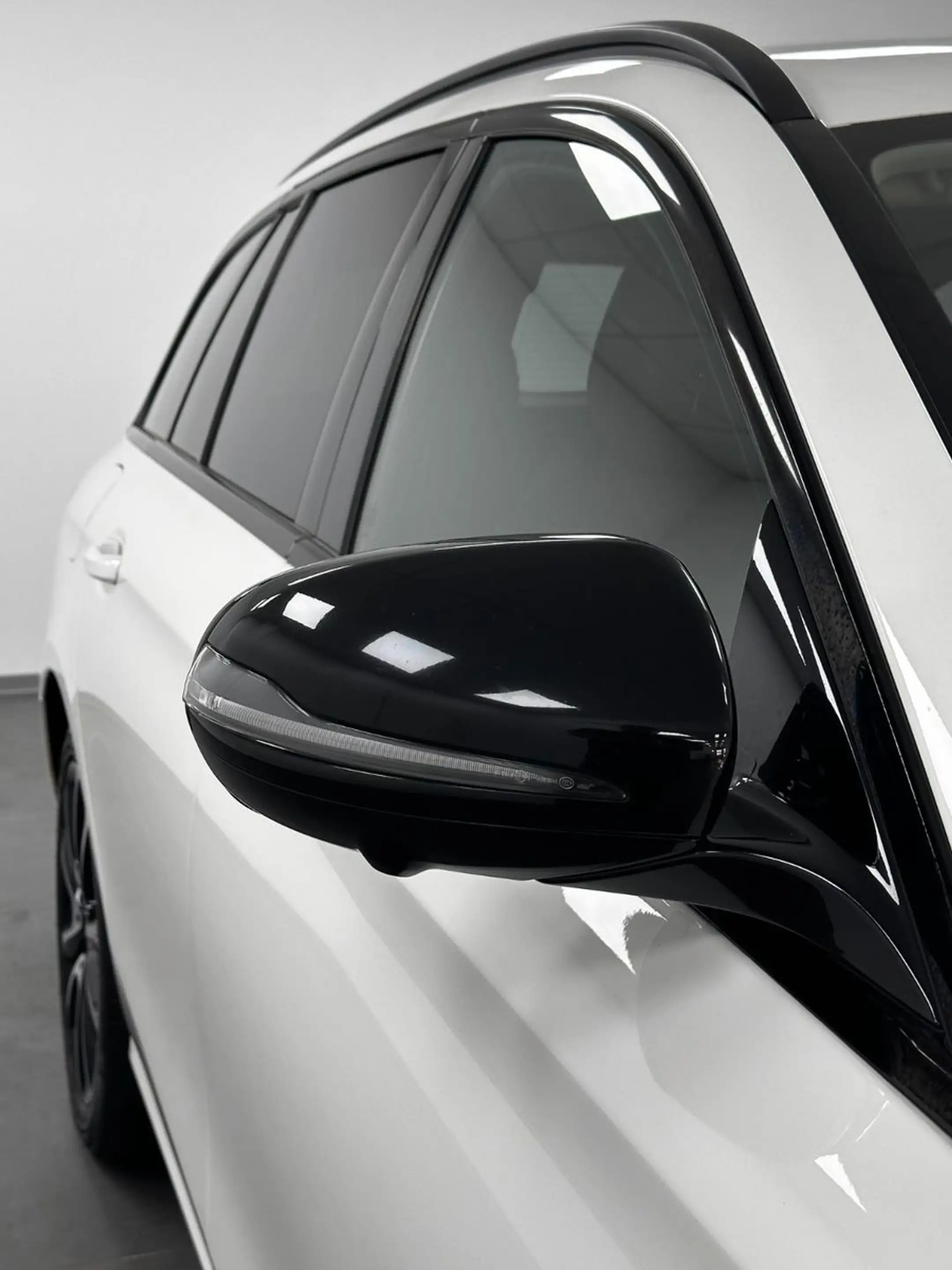 Mercedes-Benz E 400 E-d 4Matic.WIDE.LED.NIGHT.LEDER.360°K.DIST — photo 4