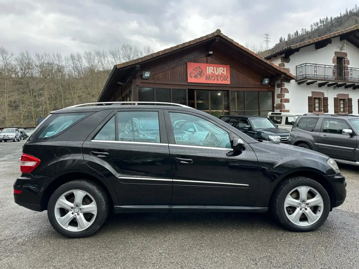 Mercedes-Benz ML 500 4M Aut. Negru - 1
