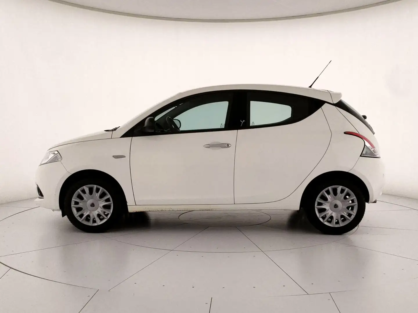 Lancia Ypsilon 5 porte 1.2 69cv gold my16 Bianco - 2