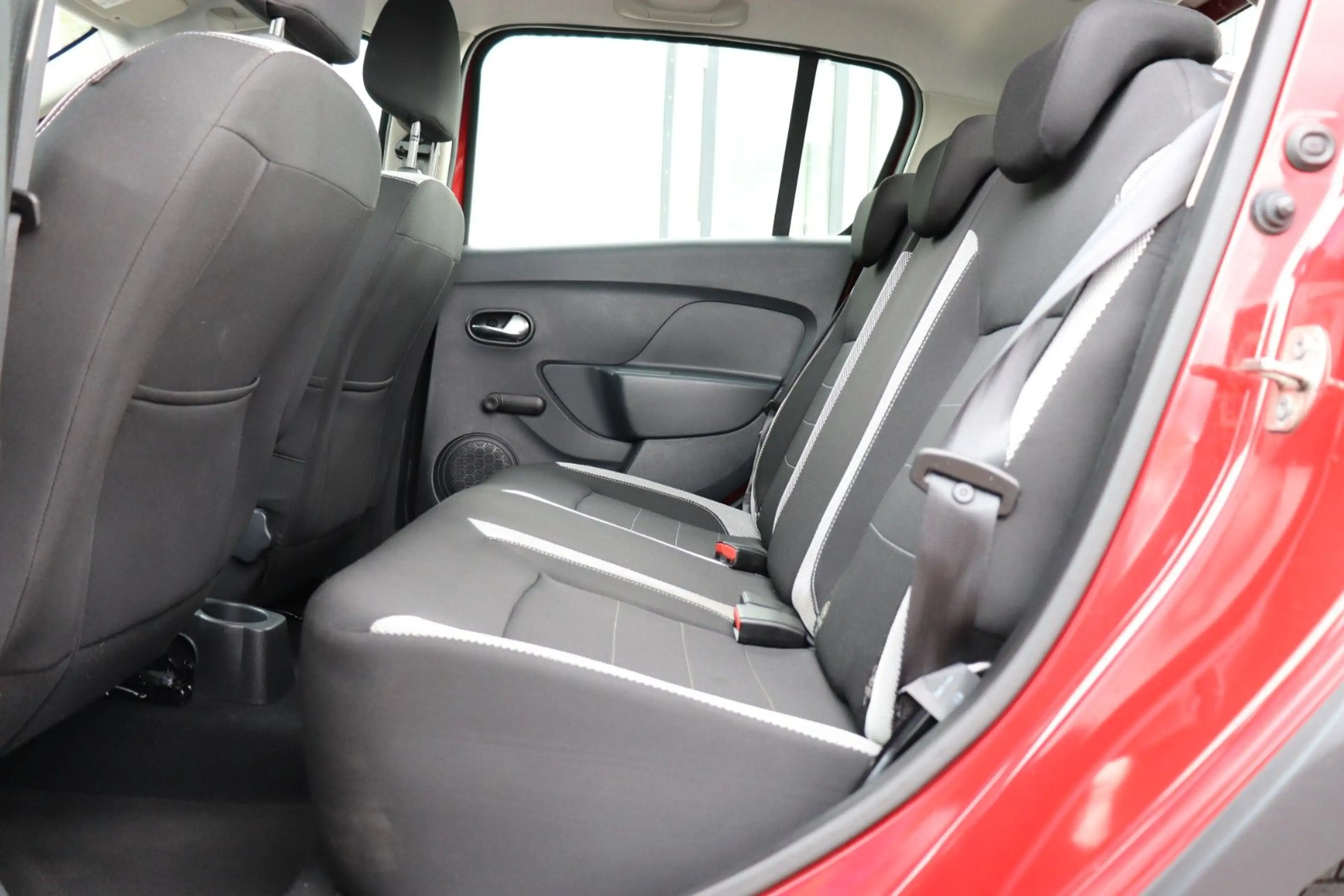 Dacia Sandero II Stepway Prestige, Navi, Komf-Paket — photo 11